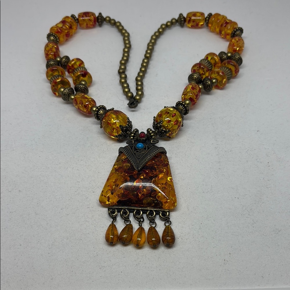 Incredible statement necklace with faux amber beads - Picture 2 of 15